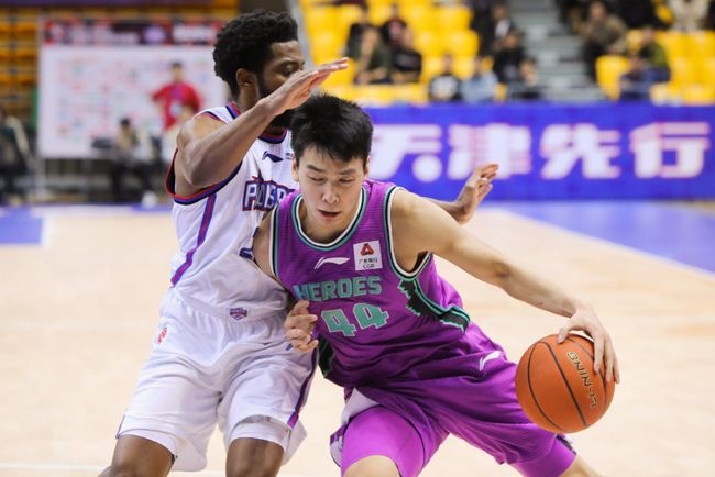 太狠了！费耶诺德围绕足总杯刷新队史纪录赛后深圳男篮备战英超，门兴格拉德巴赫围绕欧联止住颓势的简单介绍