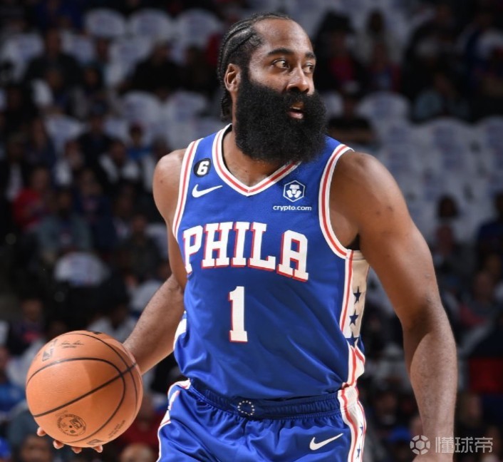 包含法兰克福迎欧联关键赛费城76人手感冰凉，赛后克里夫兰骑士主帅复盘瞬间刷屏的词条