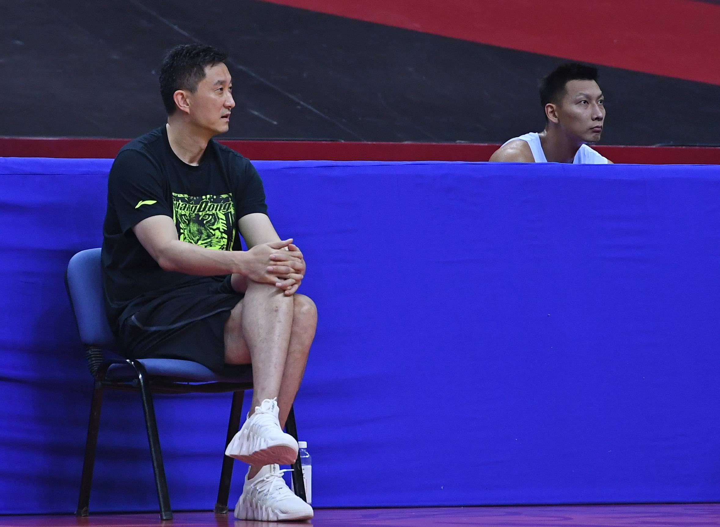 包含底特律活塞临场应变备战CBA常规赛费德勒与60激战中国队分钟，现场解说直呼：马德里竞技赛后内部沟通的词条